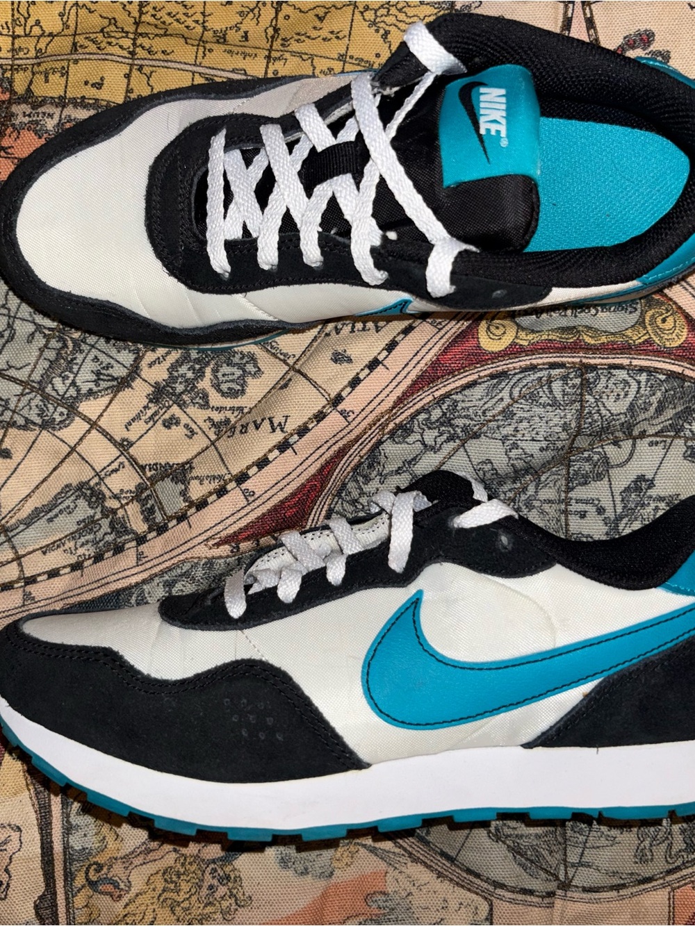 Nike Men’s Black/White/Teal Retro Runner Sneakers